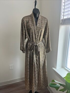 Inner Most Vintage Leopard Print Satiny Kimono Robe. Preloved